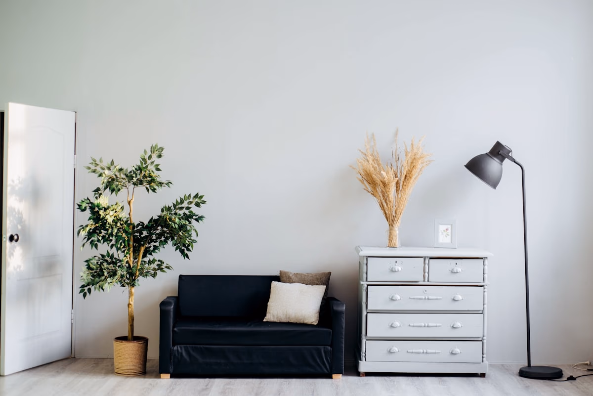 Premium Curtains and Blinds Dubai Guide Modern luxury villa living room layered with custom curtains and blinds in Dubai
